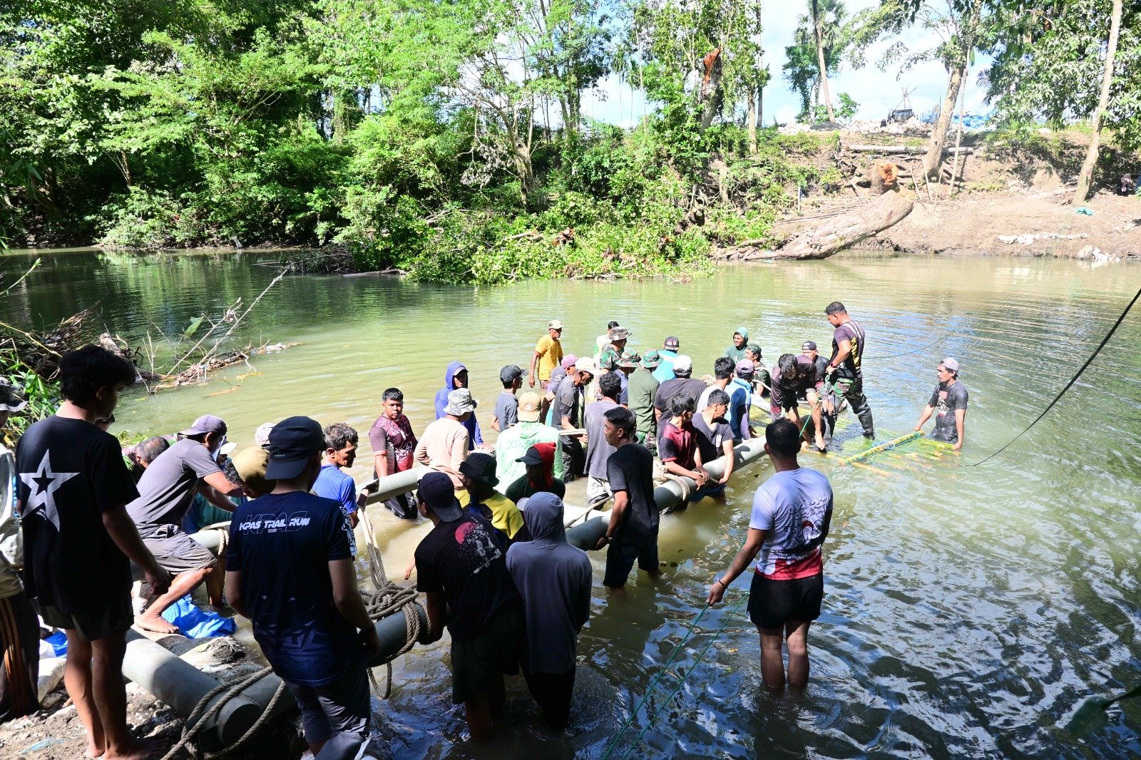 Progres Pembangunan Jembatan Gantung di Desa Taddang Palie Didukung Satgas TMMD Ke-129 Kodim 1407/Bone