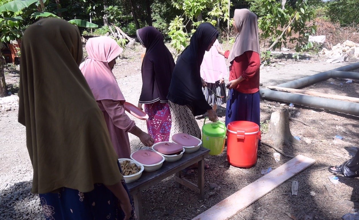 Pelaksanaan TMMD Ke-129 Kodim 1407/Bone di Taddang Palie Didukung Pengantaran Konsumsi