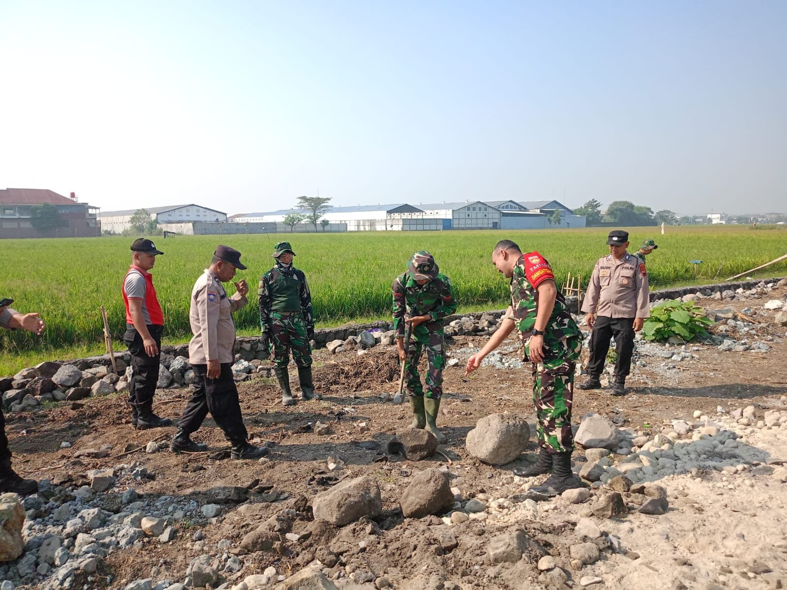 Pembangunan Desa Parangjoro oleh TMMD Reguler ke-129 Dikawal Langsung Dansatgas