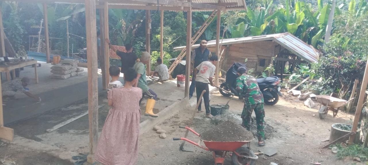 Progres Pengecoran Lantai Rumah di Desa Patukku oleh TMMD Ke-129