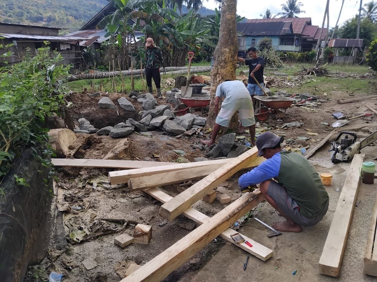 Progres Pembangunan Pondasi Jambanisasi oleh Satgas TMMD di Desa Langi Terlihat Positif