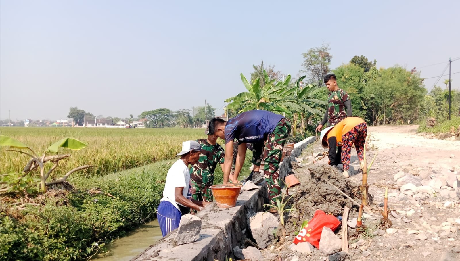 Capaian pembangunan talud 500 meter tunjukkan kerja sama Satgas TMMD dan warga Parangjoro