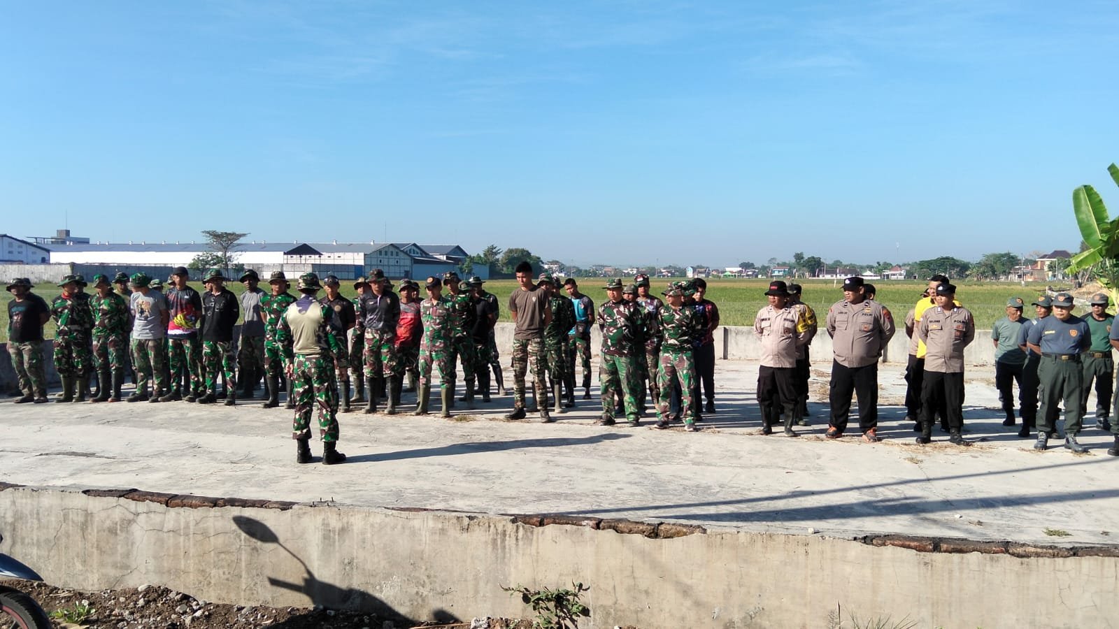 Progres Pembangunan TMMD di Parangjoro Lancar Berkat Pembagian Tugas Sejak Apel Pagi