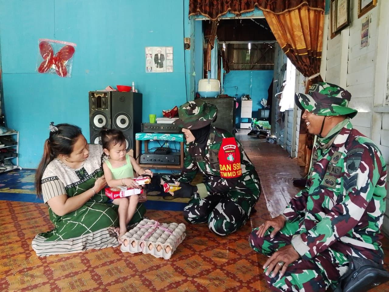 Sasar Anak Stunting dan Gizi Kurang, Dan SSK TMMD Ke-129 Salurkan Bantuan di Tamban Bangun