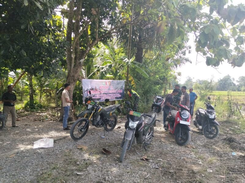 Waspada Kemarau, Babinsa Koramil 02/Seunagan Jalankan Patroli dan Komsos Pencegahan Karhutla