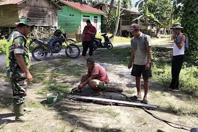 Gotong Royong Rakit Besi Sling Percepat Pembangunan Jembatan Cibubukan-Serasah